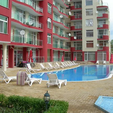 Studio With Balcony شقة